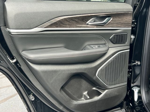2027 Jeep Grand Cherokee Limited Reserve