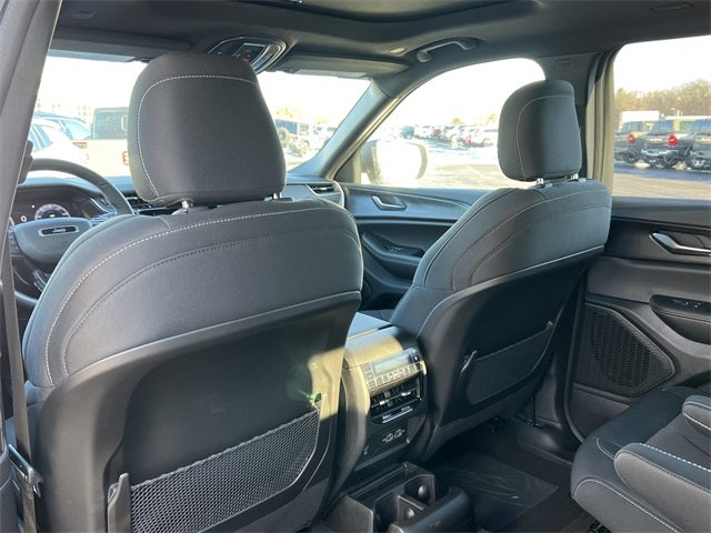 2025 Jeep Grand Cherokee L GRAND CHEROKEE L LAREDO X 4X4