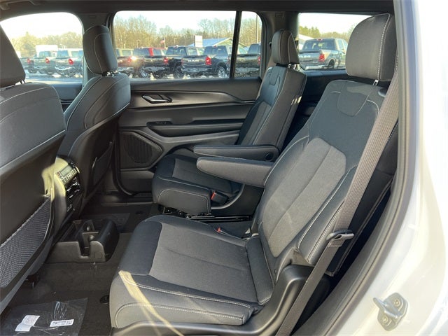 2025 Jeep Grand Cherokee L GRAND CHEROKEE L LAREDO X 4X4