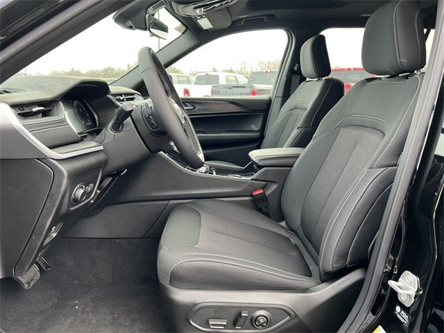 2025 Jeep Grand Cherokee L GRAND CHEROKEE L LAREDO X 4X4