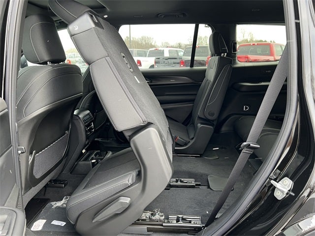 2025 Jeep Grand Cherokee L GRAND CHEROKEE L LAREDO X 4X4