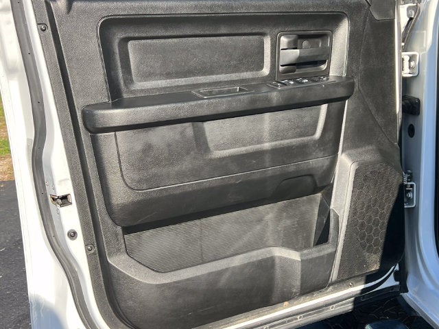 2020 RAM 1500 Classic Tradesman Crew Cab 4x4 5'7' Box