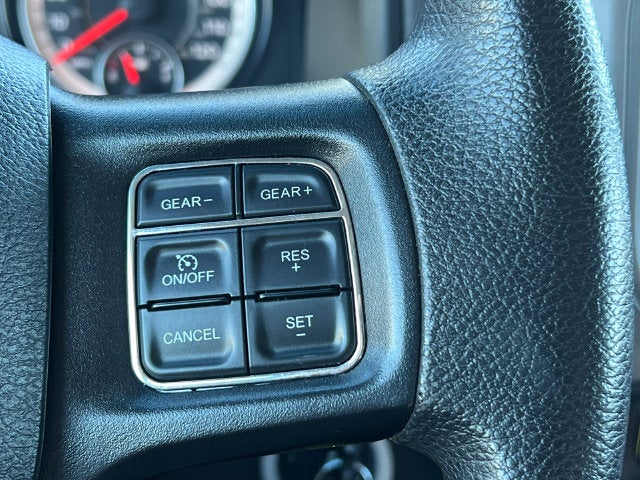 2020 RAM 1500 Classic Tradesman Crew Cab 4x4 5'7' Box