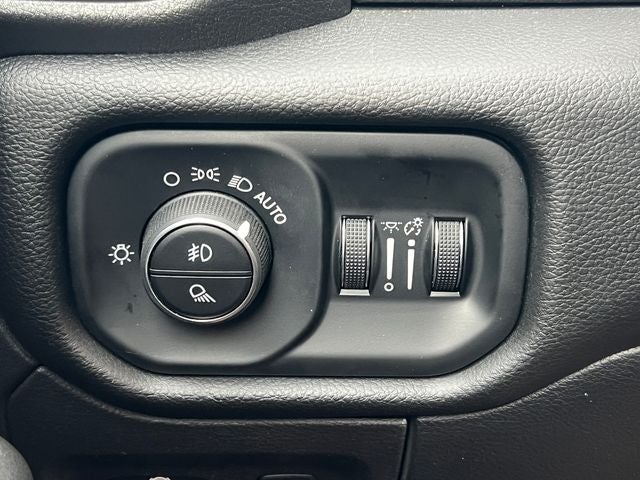 2025 RAM 1500 Big Horn Crew Cab 4x4 5'7' Box