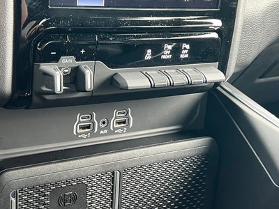 2025 RAM 1500 Big Horn Crew Cab 4x4 5'7' Box