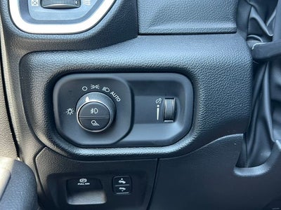 2022 RAM 1500 Big Horn Crew Cab 4x4 5'7' Box