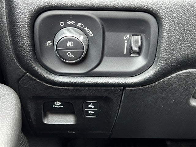 2022 RAM 1500 Big Horn Crew Cab 4x4 5'7' Box