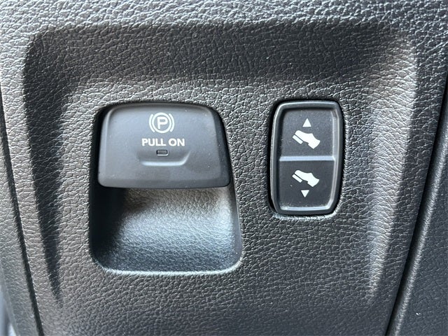 2020 RAM 1500 Big Horn Crew Cab 4x4 5'7' Box