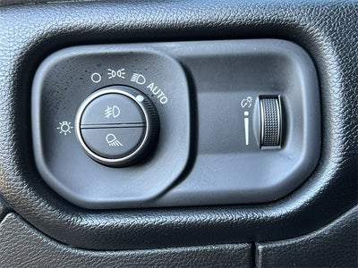 2020 RAM 1500 Big Horn Crew Cab 4x4 5'7' Box