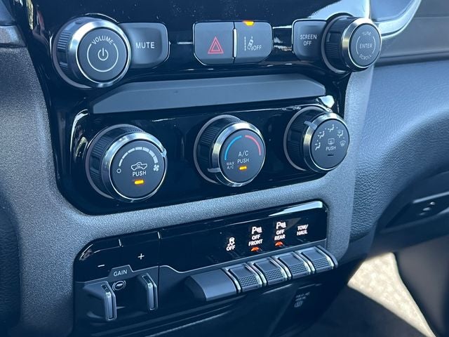 2027 RAM 1500 RAM 1500 WARLOCK CREW CAB 4X4 5'7' BOX