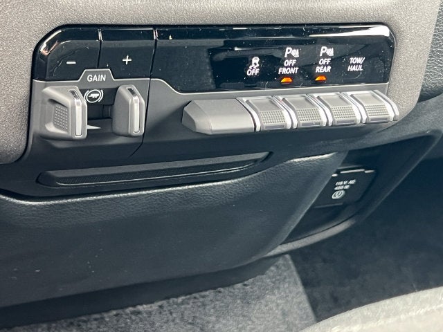 2027 RAM 1500 RAM 1500 WARLOCK CREW CAB 4X4 5'7' BOX