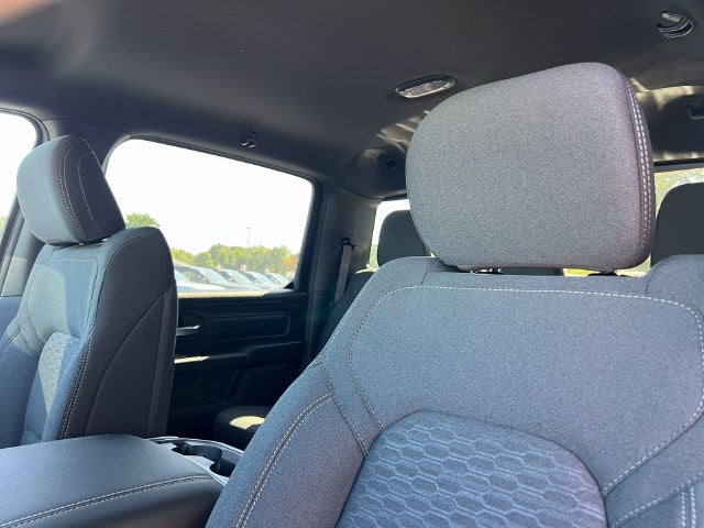 2027 RAM 1500 RAM 1500 EXPRESS CREW CAB 4X4 5'7' BOX
