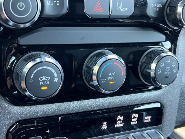 2027 RAM 1500 RAM 1500 EXPRESS CREW CAB 4X4 5'7' BOX