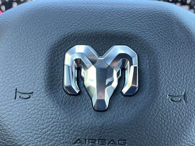 2027 RAM 1500 RAM 1500 EXPRESS CREW CAB 4X4 5'7' BOX