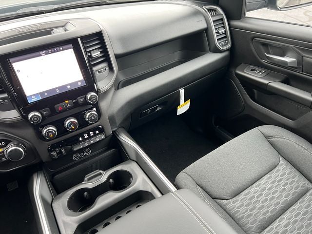2027 RAM 1500 RAM 1500 EXPRESS CREW CAB 4X4 5'7' BOX
