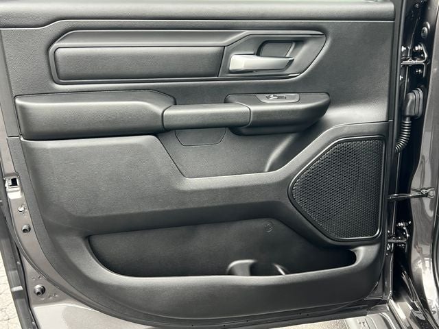 2027 RAM 1500 RAM 1500 EXPRESS CREW CAB 4X4 5'7' BOX