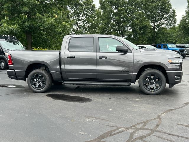 2027 RAM 1500 RAM 1500 EXPRESS CREW CAB 4X4 5'7' BOX