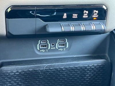 2021 RAM 1500 Laramie Crew Cab 4x4 5'7' Box