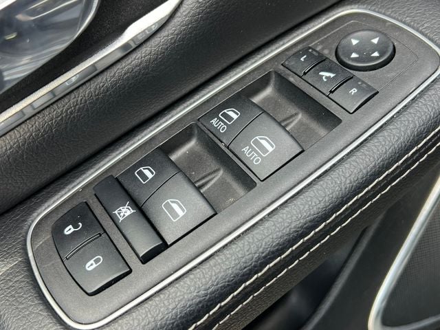 2023 RAM 1500 Laramie Crew Cab 4x4 5'7' Box