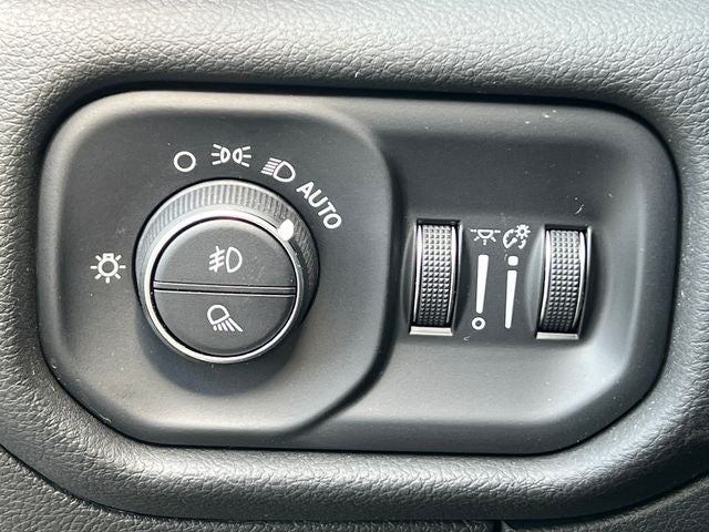 2023 RAM 1500 Laramie Crew Cab 4x4 5'7' Box
