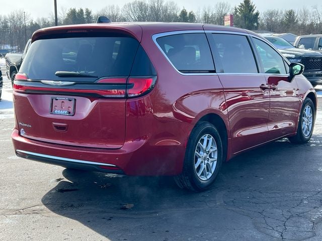 2025 Chrysler Pacifica Select