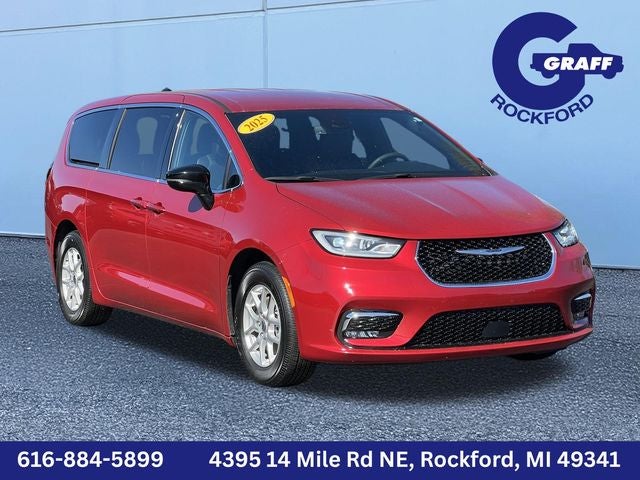 2025 Chrysler Pacifica Select