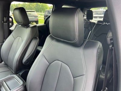 2027 Chrysler Pacifica PACIFICA SELECT