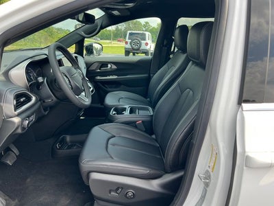 2027 Chrysler Pacifica PACIFICA SELECT