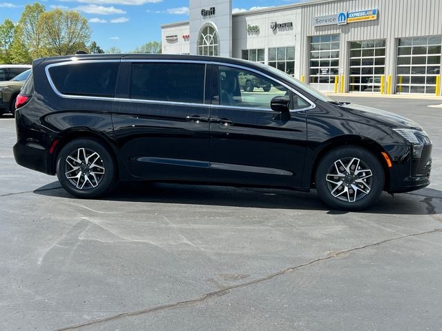 2027 Chrysler Pacifica PACIFICA LIMITED