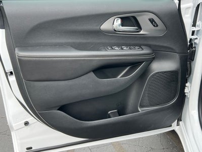 2027 Chrysler Pacifica PACIFICA SELECT AWD