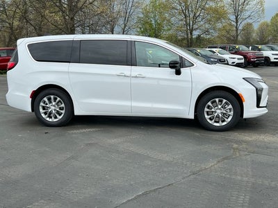 2027 Chrysler Pacifica PACIFICA SELECT AWD