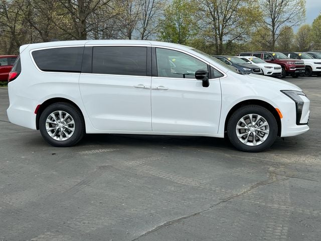 2027 Chrysler Pacifica PACIFICA SELECT AWD