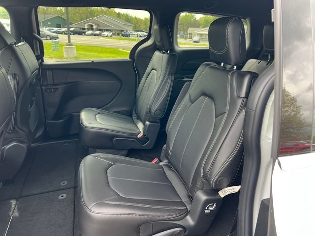 2027 Chrysler Pacifica PACIFICA SELECT AWD