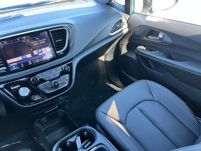 2027 Chrysler Pacifica PACIFICA SELECT AWD
