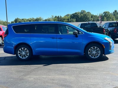 2027 Chrysler Pacifica PACIFICA SELECT AWD