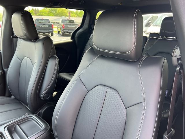 2027 Chrysler Pacifica PACIFICA SELECT AWD