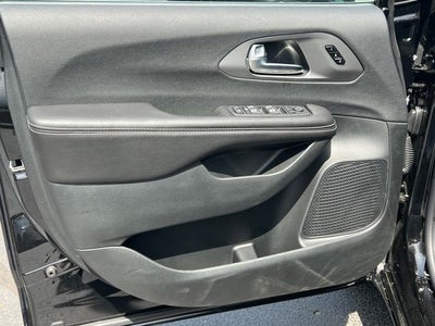 2027 Chrysler Pacifica PACIFICA SELECT AWD