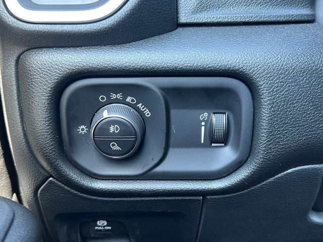 2026 RAM 1500 RAM 1500 EXPRESS CREW CAB 4X4 5'7' BOX