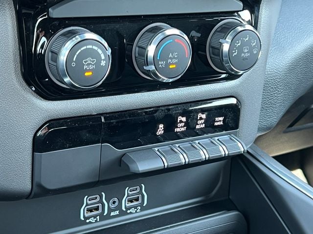 2026 RAM 1500 RAM 1500 EXPRESS CREW CAB 4X4 5'7' BOX