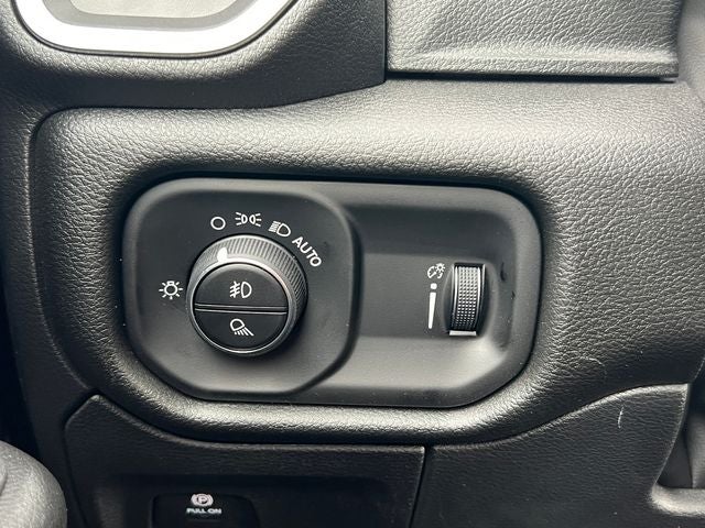 2026 RAM 1500 RAM 1500 EXPRESS CREW CAB 4X4 5'7' BOX