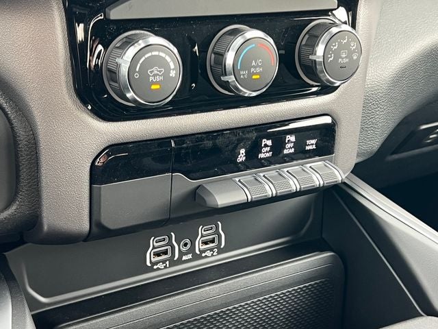 2026 RAM 1500 RAM 1500 EXPRESS CREW CAB 4X4 5'7' BOX