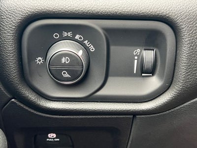 2026 RAM 1500 RAM 1500 EXPRESS CREW CAB 4X4 5'7' BOX
