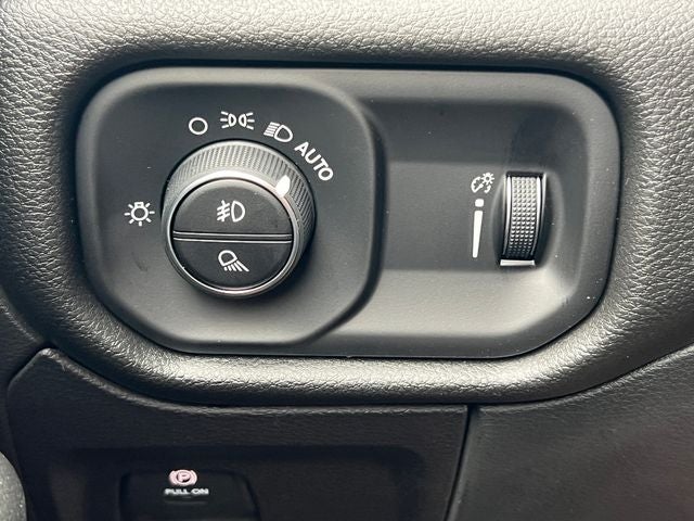 2026 RAM 1500 RAM 1500 EXPRESS CREW CAB 4X4 5'7' BOX