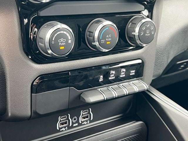 2026 RAM 1500 RAM 1500 EXPRESS CREW CAB 4X4 5'7' BOX