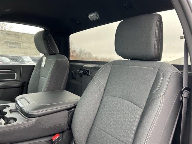 2026 RAM 5500HD RAM 5500 BIG HORN CHASSIS REGULAR CAB 4X4 84' CA