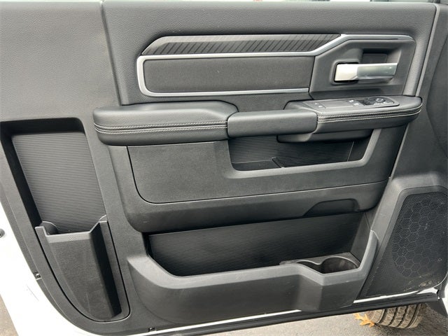 2026 RAM 5500HD RAM 5500 BIG HORN CHASSIS REGULAR CAB 4X4 84' CA