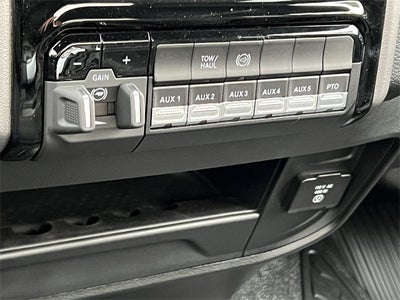 2026 RAM 5500HD RAM 5500 BIG HORN CHASSIS REGULAR CAB 4X4 84' CA