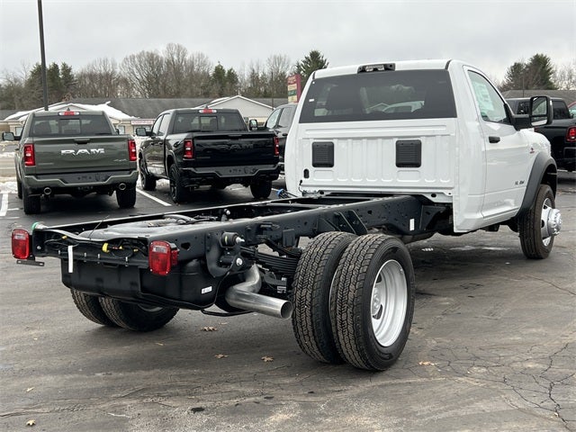 2026 RAM 5500HD RAM 5500 BIG HORN CHASSIS REGULAR CAB 4X4 84' CA