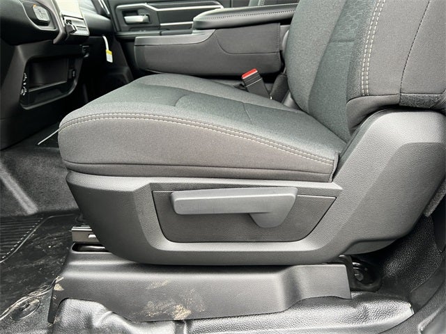 2026 RAM 5500HD RAM 5500 BIG HORN CHASSIS REGULAR CAB 4X4 84' CA