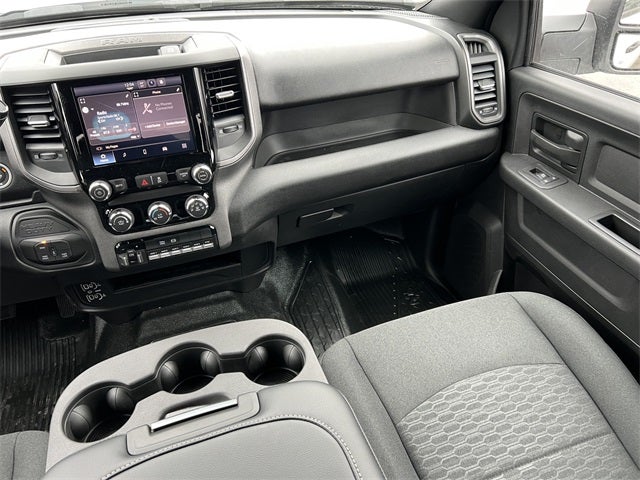 2026 RAM 5500HD RAM 5500 TRADESMAN CHASSIS CREW CAB 4X4 84' CA